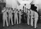 Ady Rosner i jego orkiestra (Kraków, ok. 1937 r.) Ady Rosner i jego orkiestra (Kraków, ok. 1937 r.)
